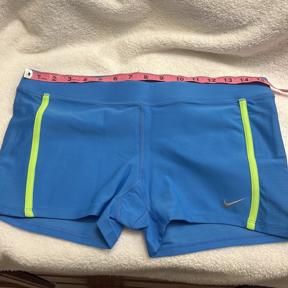 New without tags Nike workout shorts, size medium - Picture 5 of 9